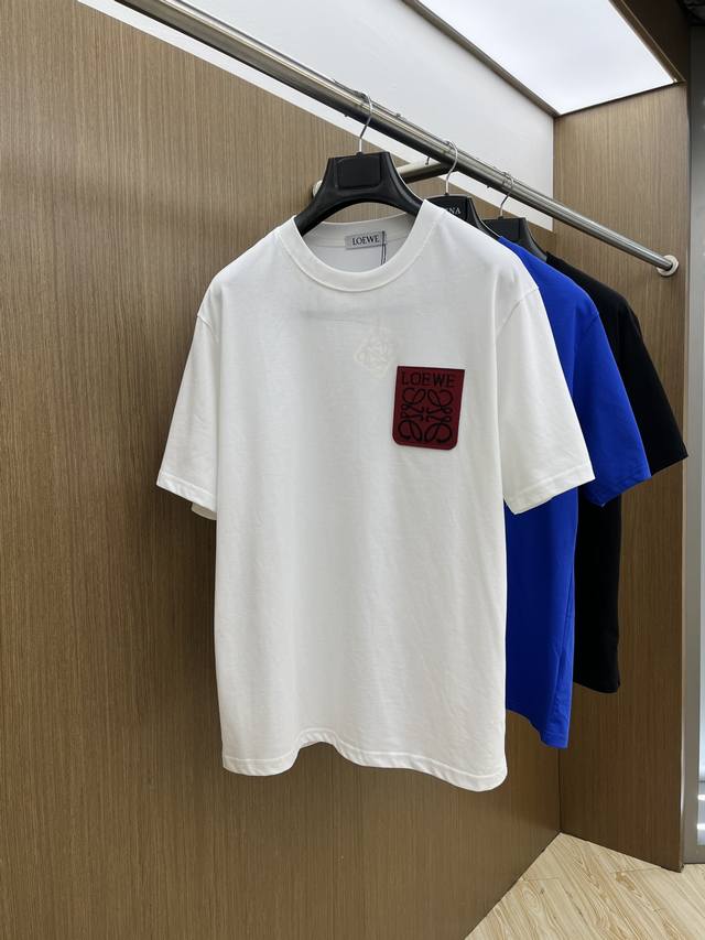 Loe 独家首发 2025早春最新品，专柜同步有售，原单狠货，时尚休闲圆领短袖T恤，上身舒适！吸睛而有亮点，采用进口原版面料，顶级印花刺绣工艺字母图案Logo，