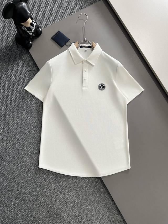 Lv25Ss新款春夏短袖翻领T恤Polo，最高版本客供定制高端朱地面料简单时尚款，螺纹拼色螺纹配色超级好看！胸前始祖鸟贴标标识图案经典Logo简单大方的款式！满