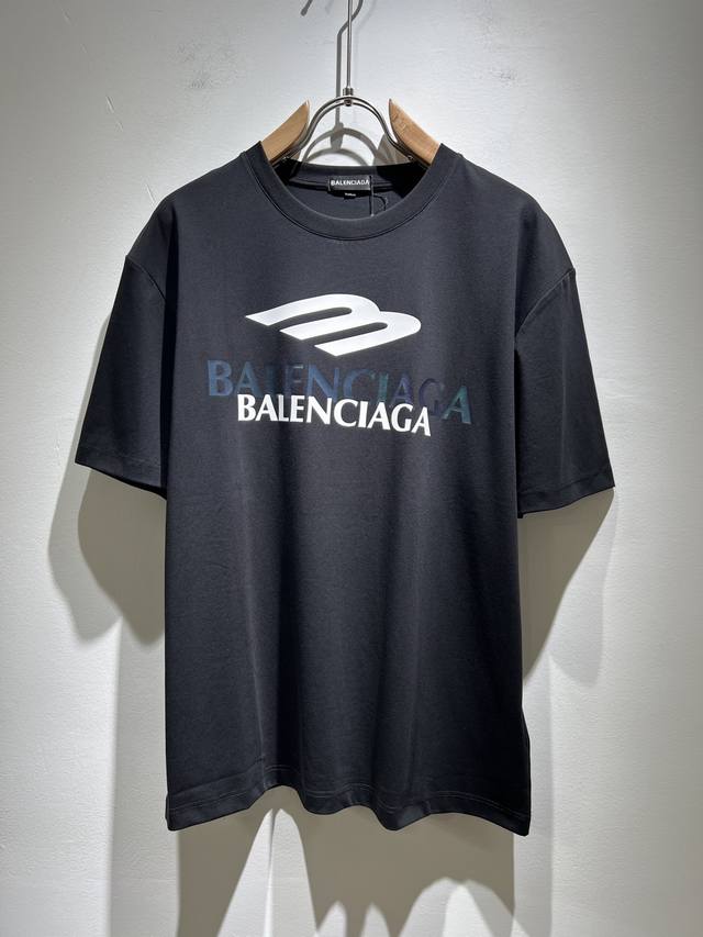 Balencia*巴黎*家 2025春夏新款男女同情侣款休闲宽松棉质圆领短袖T恤衫！贸易公司渠道稀出，同步官网发售 ！ 2025春夏最新系列，经典时尚设计元素，