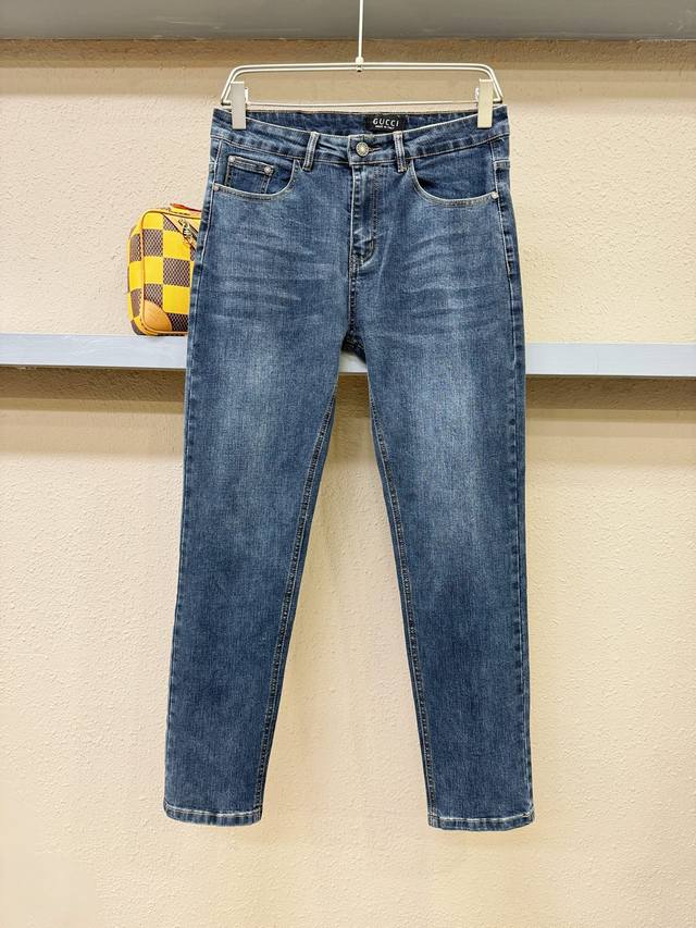 Gucci古奇 2025新品，原版牛仔裤 原版重工打造，品牌经典Logo设计，三标齐全！原版五金辅料。专柜定制牛仔面料，完全对版专柜，欢迎专柜试穿后再购买，好货