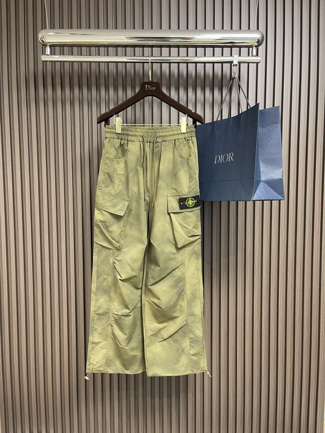 Stone Island 石头岛户外美式工装裤，多口袋设计，简约大方日常通勤首选，辨识度更高，宽松廓型，男女都可驾驭，重度洗水， 质感非常好，棉感十足，实物质感