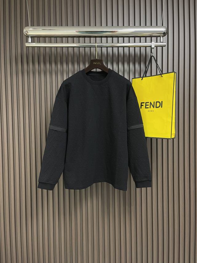 Valentino 华伦天奴压印提花圆领卫衣，品相无敌，因经典而存在，每季必出的招牌单品，新一季以Logo为主题，醒目极简而时髦，塑造出全新的时尚主张，变得非常