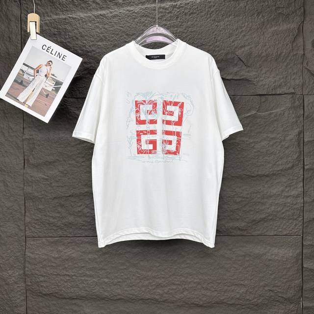 纪梵希2025新款经典Logo情侣款短袖T恤 高版本高版本 原版面料 数码直喷印花工艺 网红明星同款 高版本 高 品质 面料采用320克纯棉面料 手感超级舒服