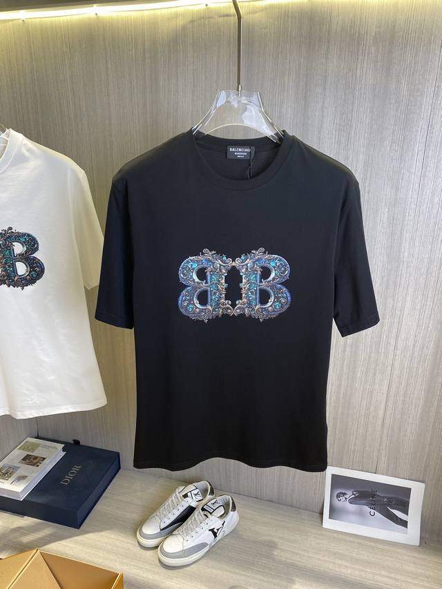 Balenciaga巴黎世家 2025Ss春夏最新款短袖T恤出货啦！！ 2025新款T恤 高版本专用面料 高克重纯棉丝光面料 上身舒适不失挺阔 针脚刺绣工艺、数