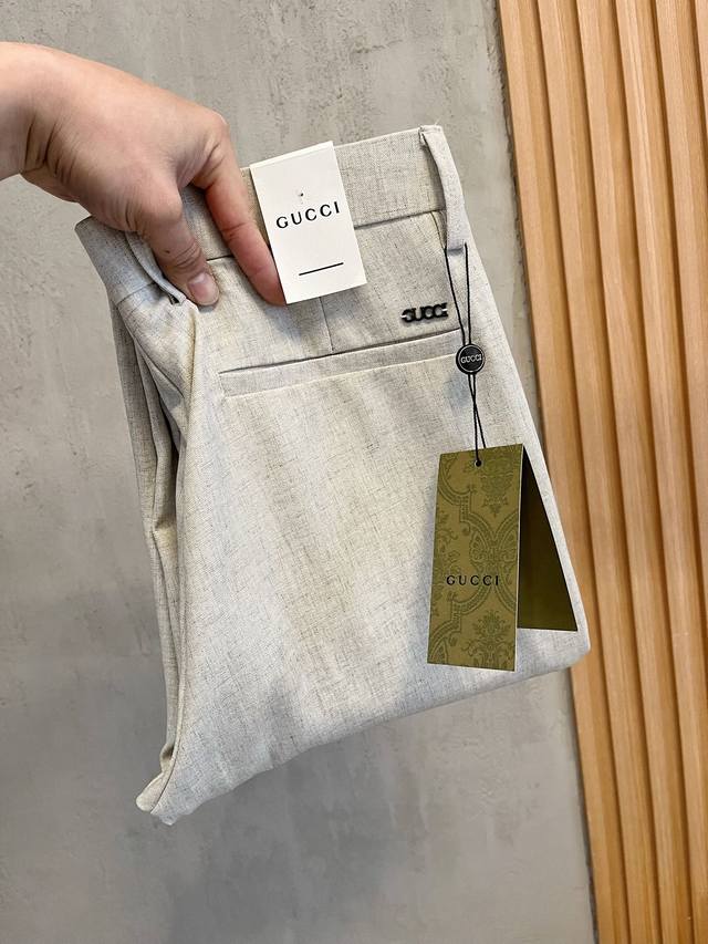 Gucci古奇 休闲裤 西裤2025Ss春夏新款 高级定制裤子专用面料 定制原版五金 重工工艺打造 车工走线精细 定制面料 柔软舒适 质感显著 辅料精美 上身效