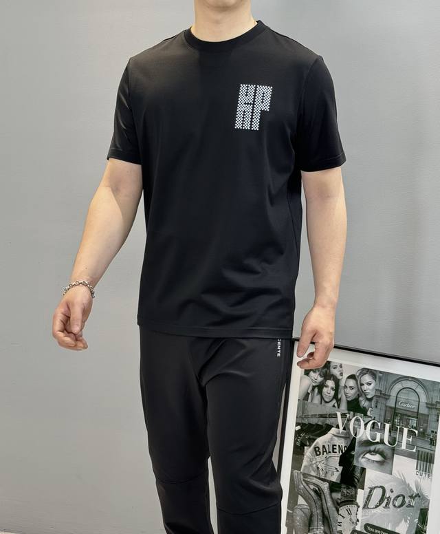顶级推送入手！！！Kenzo 高田贤三 25S夏季印花圆领短袖，双面字母烫画立体感满满.没有一丝不完美～主打配色，每个色都是好看的男女通吃款！经典字母图案烫画.