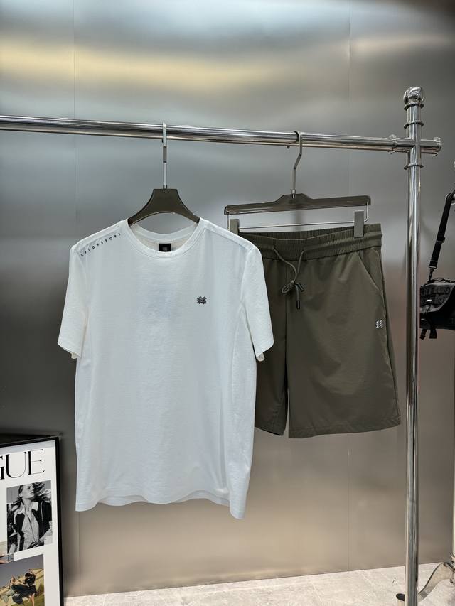 短袖 短裤210 懂货的入手！ Kolon Sport 可隆25S新款T恤.原单货推荐可成套搭配.常规版型户外T恤.立体裁剪设计.运动风格律动感线条搭配.舒适得