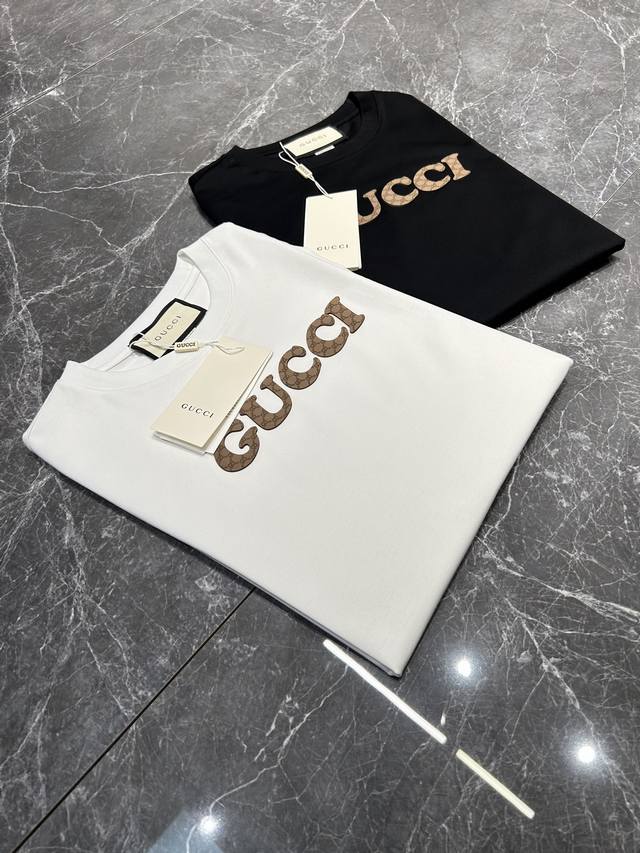 Gucci 25Ss春夏圆领T恤！优秀品质和当代流行元素搭配.前胸立体饱满质感Logo超强标签，做工相当打Call！百分百双纱紧密纺 100% 190G丝光棉质