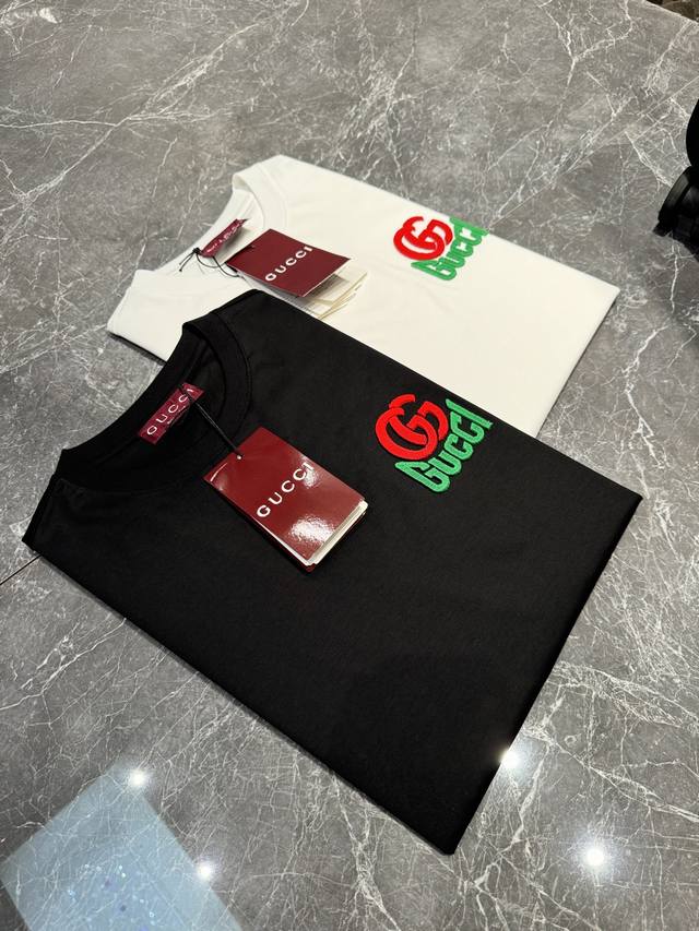Gucci 25Ss春夏圆领T恤！优秀品质和当代流行元素搭配.前胸立体饱满质感Logo超强标签，红绿经典配色牙刷绣工艺！做工相当打Call！百分百双纱紧密纺 1