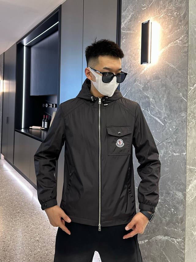 蒙口Moncler 2025春季Ss新款男士夹克外套，原单三标齐全高端版本！专柜定制面料 透气舒适度高，细节无可挑剔，品牌元素设计理念，体现高品质。手感细腻柔软