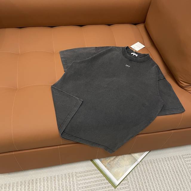 做旧水洗磨毛重磅高克重 Off White 系列水洗磨毛重磅短袖圆领T恤 男女同款 轻奢高级，百搭又显瘦 340克重磅高克重纯棉双沙面料 男女都可轻松驾驭！ 品