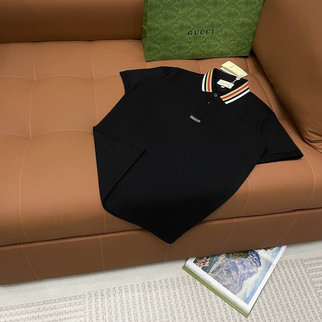 高版本Polo系列 Gucci古驰 基础百搭Polo衫系列 男女同款 260克纯棉珠地料子 这款高颜值Polo衫女生穿上都好看 回头率满满 感觉直接拿捏住 这件