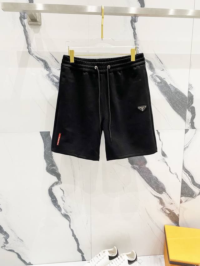 Prada 普拉达 定制太空棉短裤 经典三角标徽章字母Logo胶条设计 官方同步 高版本 高品质 时尚个性 百搭潮流 纯原品质 原版面料 吊牌 领标 水洗麦 三