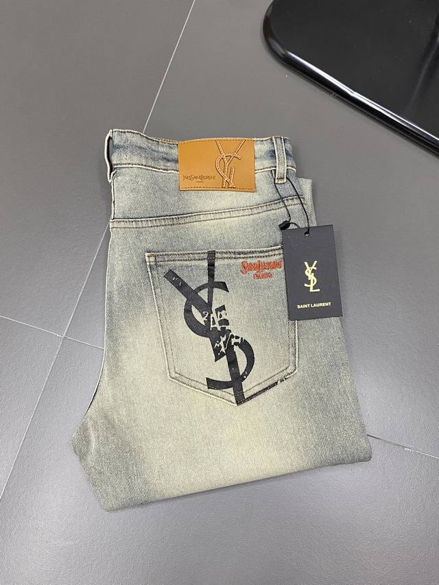 Saint Laurent圣罗兰Ysl独家专供新款休闲牛仔裤 高端版本！专柜定制面料 透气舒适度高，细节无可挑剔，品牌元素设计理念，体现高品质。手感细腻柔软！呈