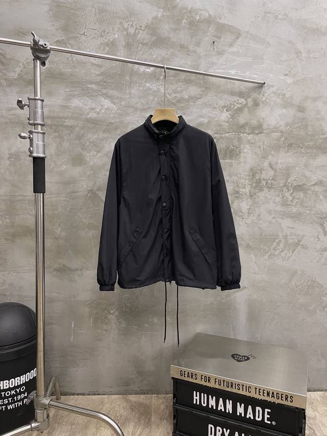 款号#S523 Balenciaga 巴黎世家 Blcg 24Fw 走秀款 模糊可乐海浪印花防水冲锋衣外套夹克 采用塔丝隆冲锋衣面料 加三防涂层工艺 防水必备