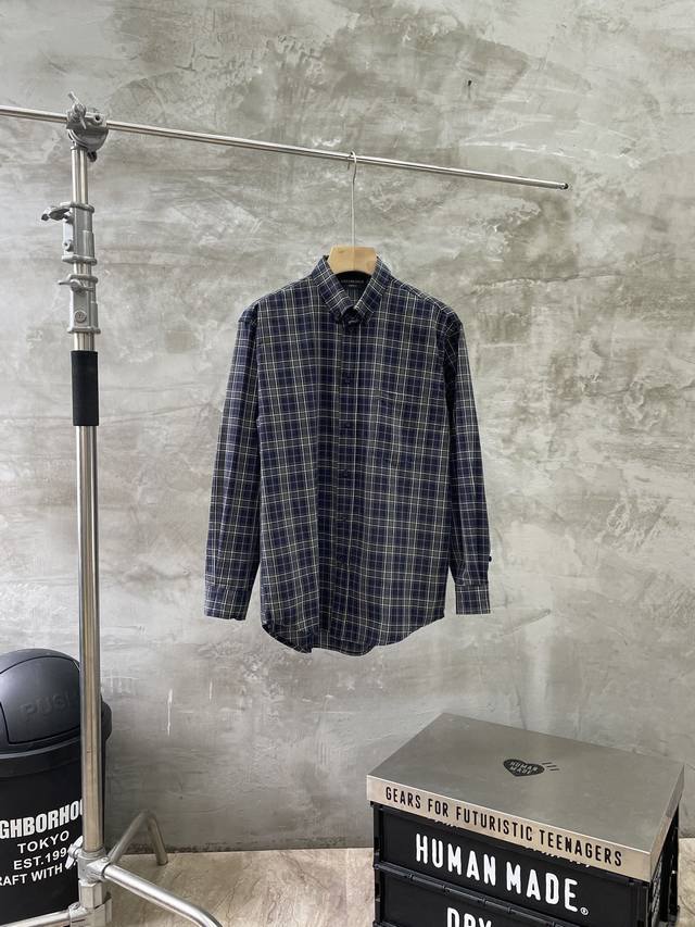 款号#S504 Balenciaga 巴黎世家 Blcg 24Ss 绿灰格纹后背Logo长袖衬衫外套 巴黎时装周高定走秀款 定制开发暗绿格纹府绸面料 Os大廓形