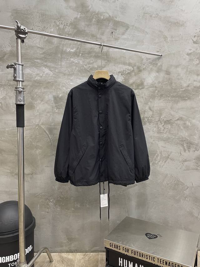 款号#S499 Balenciaga 巴黎世家 24Ss 70走秀款 做旧胶带字母Logo隐藏帽子防水冲锋衣外套夹克 采用塔丝隆冲锋衣面料原版一致面料加三防涂层