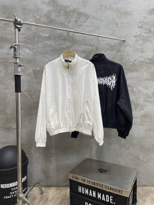 款号#S479 高版本 巴黎世家 Balenciaga Blcg 24Ss火焰图腾重工刺绣冲锋衣夹克外套 定制消光塔丝隆冲锋衣面料 经过防水涂层工艺 内里采用三