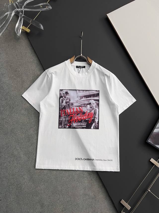 2025独家 新品！Dg*爆款 美国杜邦公司所罗纳面料黑科技 爆款现货春夏短袖，简约基础衣橱神器， 休闲百搭必备款 做工走线质感一流，两色推荐 修身版型码数S-
