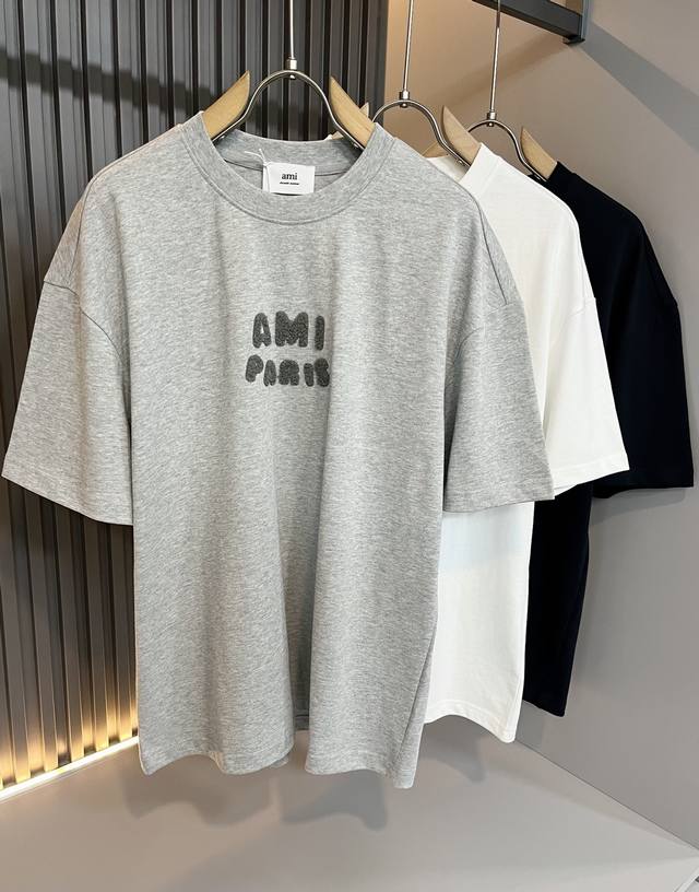 Ami 2025春夏新款男女同款短袖T恤，最新款全网独家首上！！~既经典有时尚百搭，谁不爱啊，将经典再次展现，非常的耐看，自带低奢光环与辨识度！传统的品牌理念和