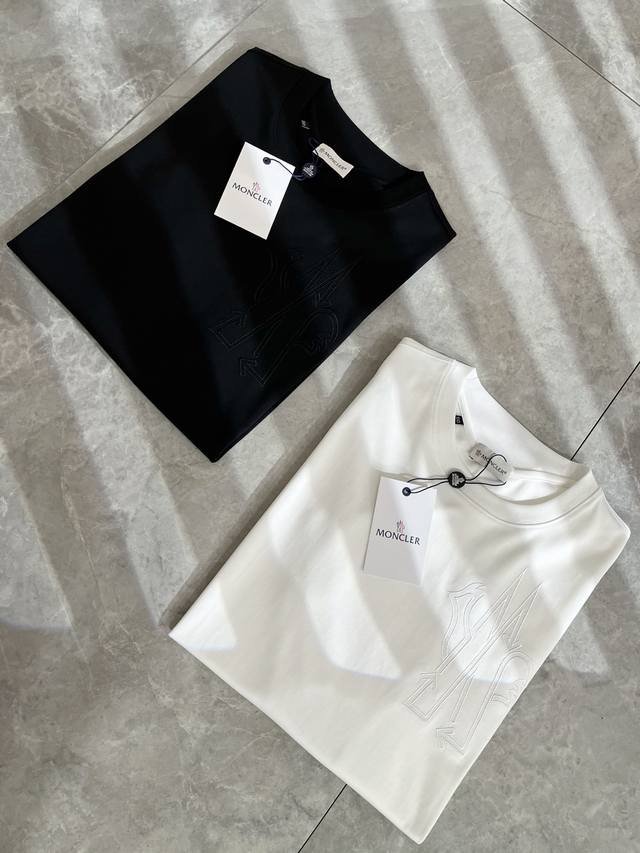 Moncler蒙家 2025春夏最新男女同款贸易订单短袖T恤，全品相！！网红款！采用Logo图案刺绣设计！上身舒适透气，不僵硬，整体有着丰富的立体感，品质出口订
