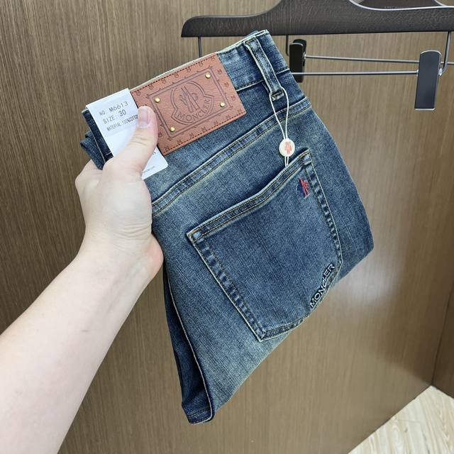 新款 Mon 高端定制、25Ss春夏最新款牛仔裤 柜台同步发售 进口固色面料 原版定制复刻 客供五金辅料 原单品质 重工洗水 做工走线精细 上身绝佳！优选单品