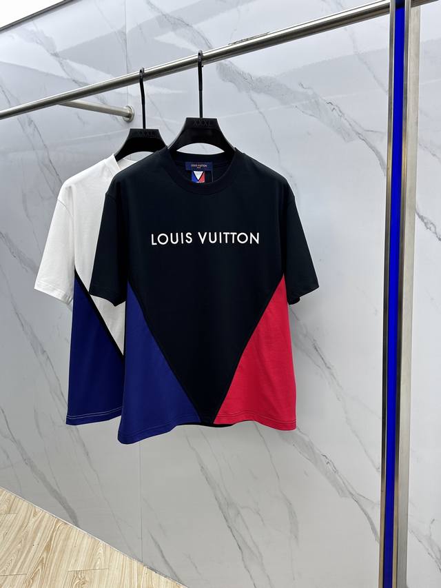 Louis Vuitton 路易威登 2025Fw春夏新品圆领打底外穿T恤，立体感Logo微廓形半袖260克活性纯棉打底T恤，棉，手感面糯有骨感，柔而有韧性。拼