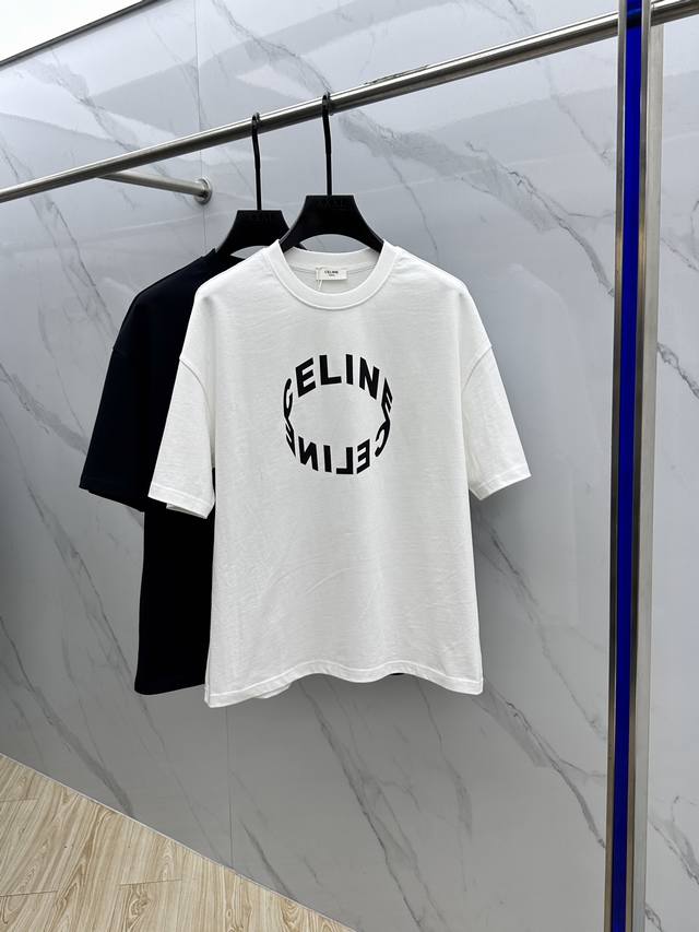 Celine 塞林 2025Fw春夏新品圆领打底外穿T恤，立体感Logo微廓形半袖，活性纯棉打底T恤，棉，手感面糯有骨感，柔而有韧性。工艺处理，韧性和抗皱性能得