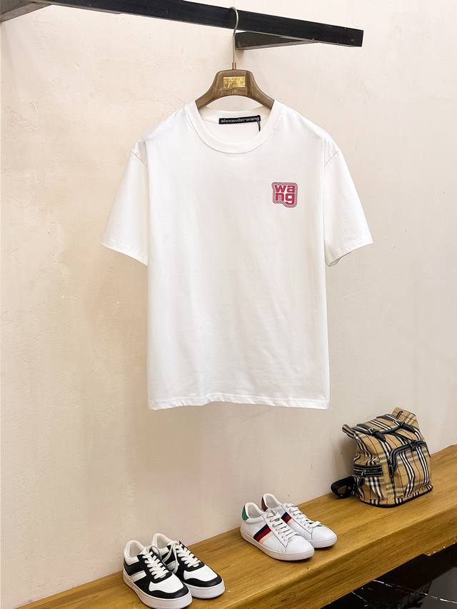 市场有仿版认准工艺和面料 25Ss大王家纯棉最新面料 最高版本 胸前后背Wang字母直喷工艺经典标识图案Logo时尚简约潮流短袖，最顶级的品质专柜原单短袖，顶级