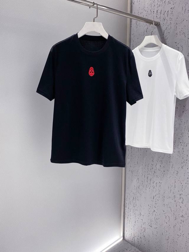 mq～胸前经典Logo徽标刺绣短袖T恤 2025春夏系列 极为精悍简约时尚大气、无论再过多少年都不会过时的常青款式, 也是Mq家族最标杆之作！ 经典圆领、胸前标