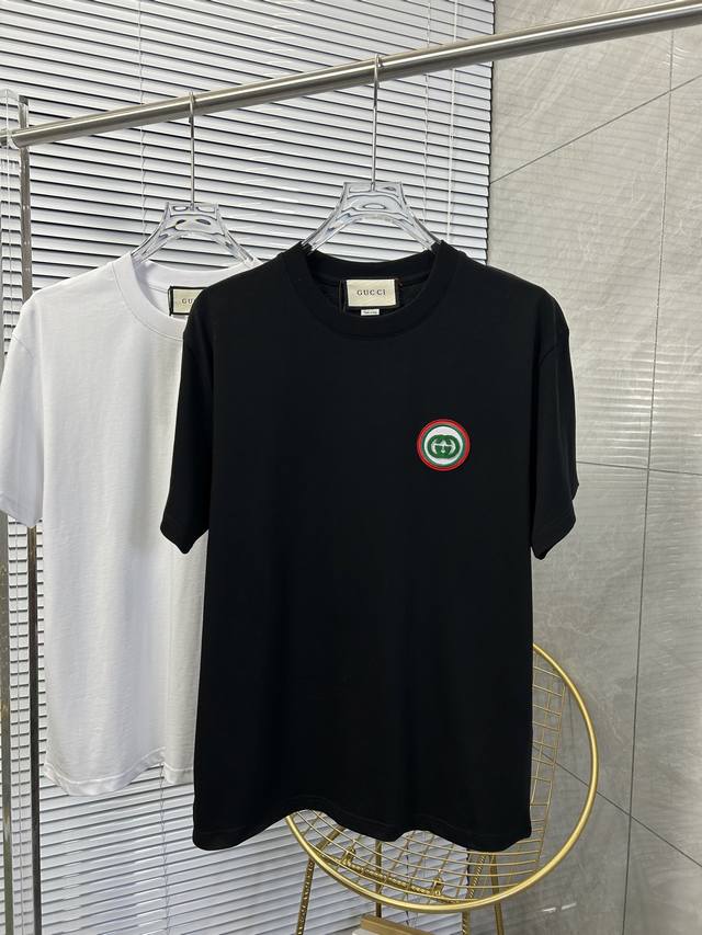 Agucci 古驰 2025最新款情侣款圆领短袖 情侣T恤～ 春夏新品 高品质 时尚百搭潮款 定制进口面料 ！穿着舒适 透气 时尚不失个性 上身休闲随性 帅气有