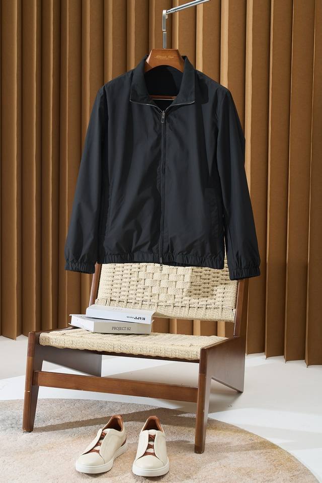 Bomber Windmate 男士双面两穿飞行员夹克外套 防水防风处理;经典剪裁，适合营造运动、闲暇和旅行装扮，是衣橱的理想单品。 经典飞行员夹克的重新诠释，