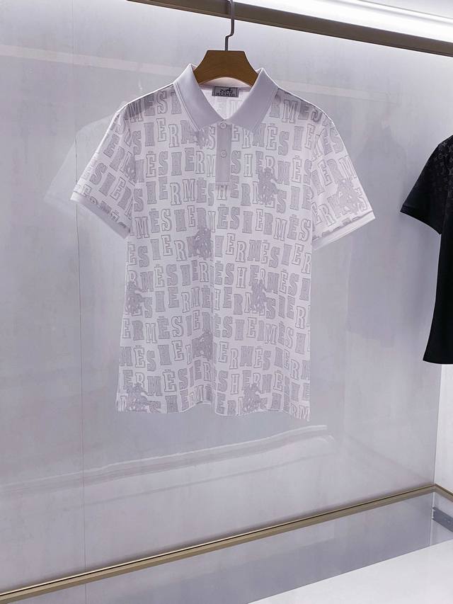 新品 Hms家族最新印花休闲翻领Polo衫，独家订单渠道，独具特色的花型搭配。在视觉方面相当有内涵，颜值与品味兼备！ 衣服以Hms家族美学基调，在面料的设计上改
