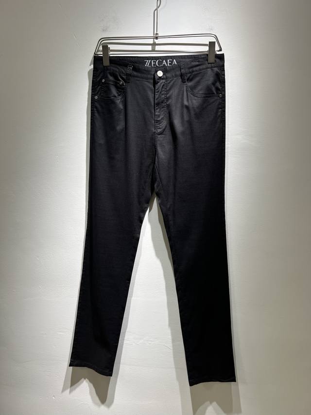 Zegna 杰尼亚 2025春夏新款男士休闲裤，压轴的渠道货出现了！！柜台同步销售！ 毫不夸张的说，此款裤装是原厂代工渠道的货，并不是吹牛的原厂代工，完全是由杰