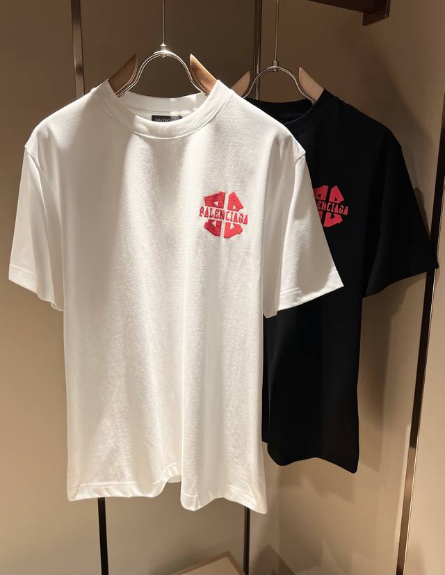 Balenci*Ga巴黎*家 2025春夏新款男女同款短袖T恤！走秀图案印花时尚休闲短袖T恤衫！设计Logo印花设计！极具设计精选客供260G纯棉面料，手感柔软