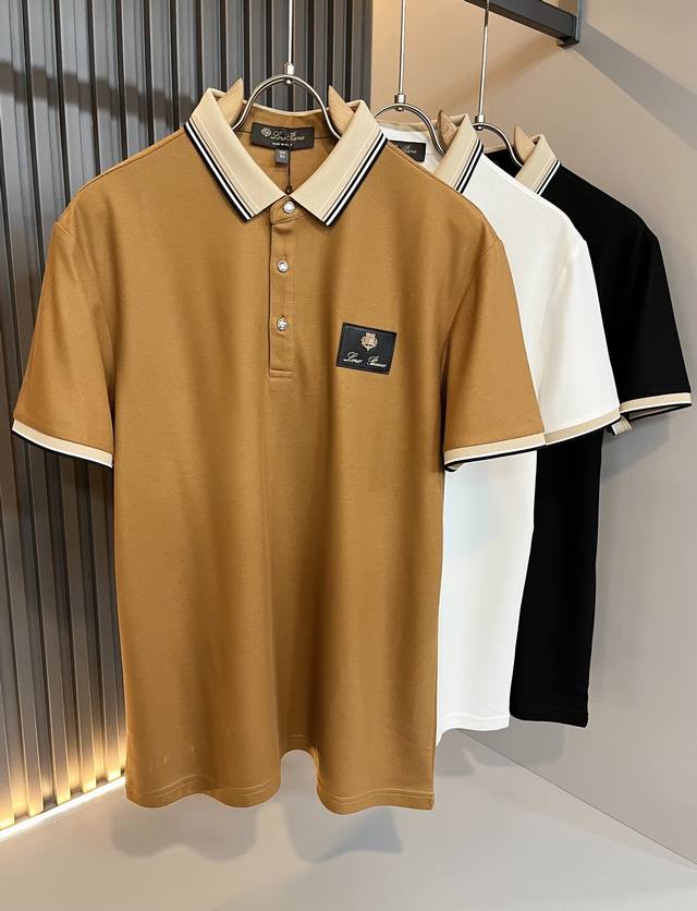 Loro Piana诺悠翩雅 2025春夏男士Polo衫，最新的贸易订单短袖T恤，全品相！！网红款！采用Logo图案皮革设计！上身舒适透气，不僵硬，整体有着丰富