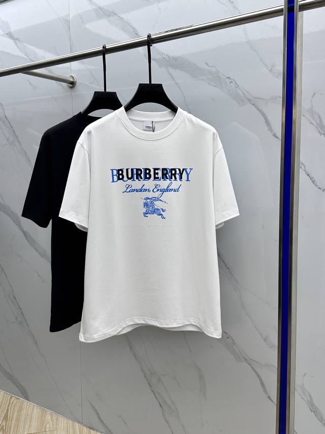 Burberry 巴宝莉 2025Fw春夏新品圆领打底外穿T恤，立体感Logo常规半袖纯棉打底T恤，棉，手感面糯有骨感，柔而有韧性。工艺处理，韧性和抗皱性能得到