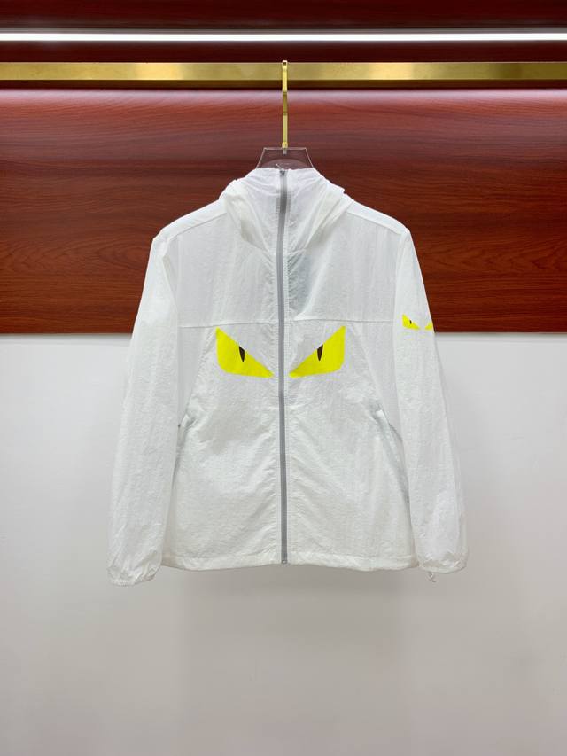 新品 芬迪渠道精品.2025Ss春夏新款运动服夹克防嗮服外套！防嗮衣经典之余增添了与时俱进的时尚感,型男靓女的最佳选择.新型轻量绢丝纤维尼龙面料,轻盈透气,绗缝