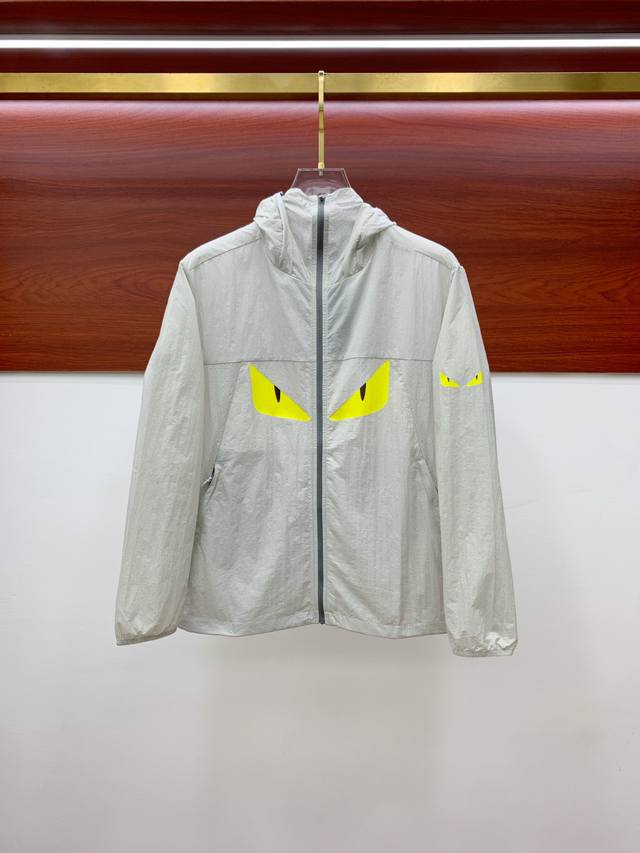 新品 芬迪渠道精品.2025Ss春夏新款运动服夹克防嗮服外套！防嗮衣经典之余增添了与时俱进的时尚感,型男靓女的最佳选择.新型轻量绢丝纤维尼龙面料,轻盈透气,绗缝