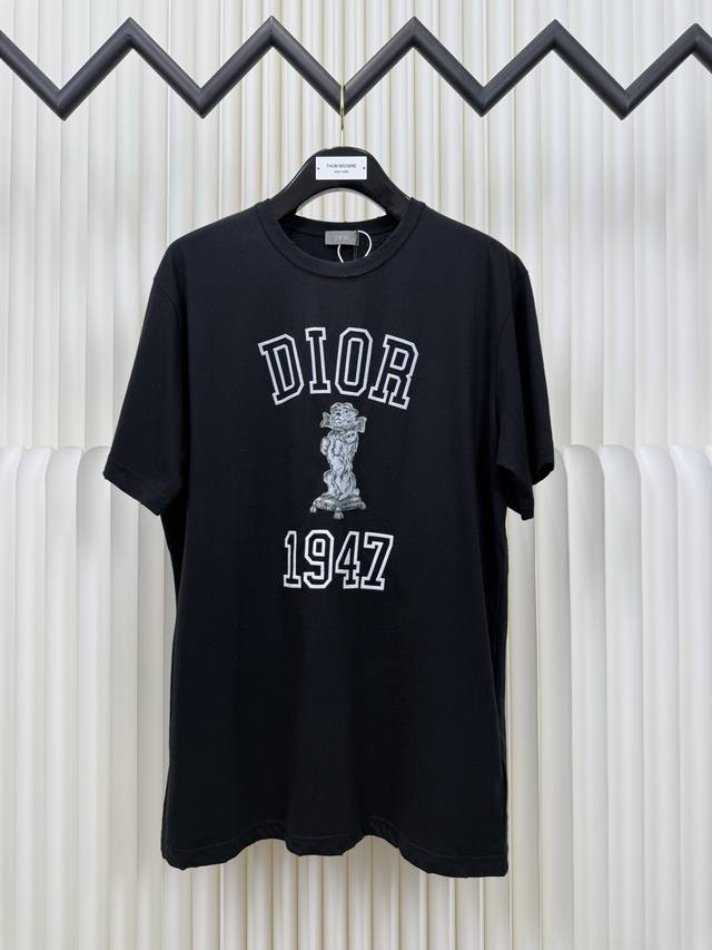 迪奥Dior Bobby植绒短袖 正品开版-实体柜台-顶奢品质 秒杀市面一切版 采用 26支精疏平纹棉以及1*1罗纹 手感柔软 舒适贴肤 搭配Dior 1947