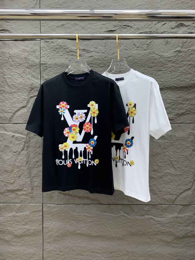 Sslv纯棉最新面料！经典标识图案Logo时尚简约潮流短袖，最顶级的品质专柜原单短袖，顶级制作工艺进口面料，专柜款独特设计，采用进口高端订制面料。官网在售！面料