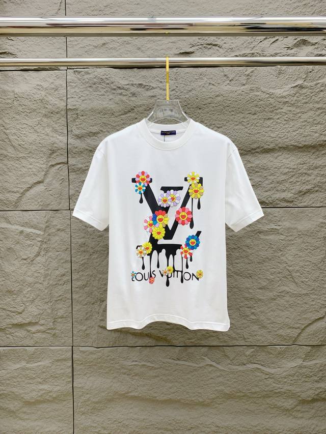 Sslv纯棉最新面料！经典标识图案Logo时尚简约潮流短袖，最顶级的品质专柜原单短袖，顶级制作工艺进口面料，专柜款独特设计，采用进口高端订制面料。官网在售！面料