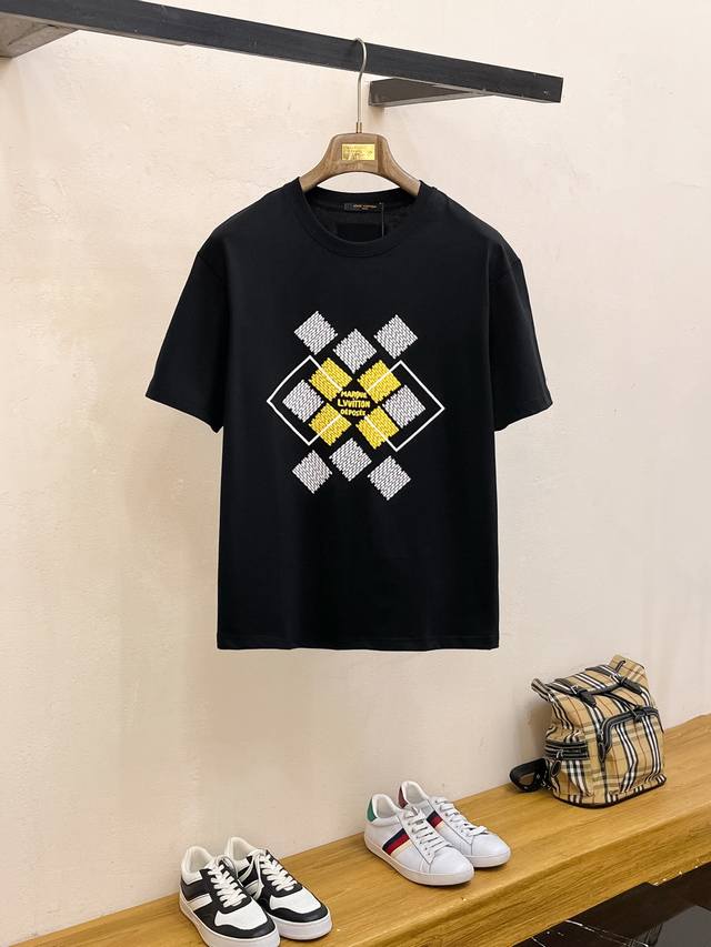 市场有仿版认准工艺和面料 25Ss驴家纯棉最新面料 最高版本 胸前Lv重工植绒印花工艺经典标识图案Logo时尚简约潮流短袖，最顶级的品质专柜原单短袖，顶级制作工