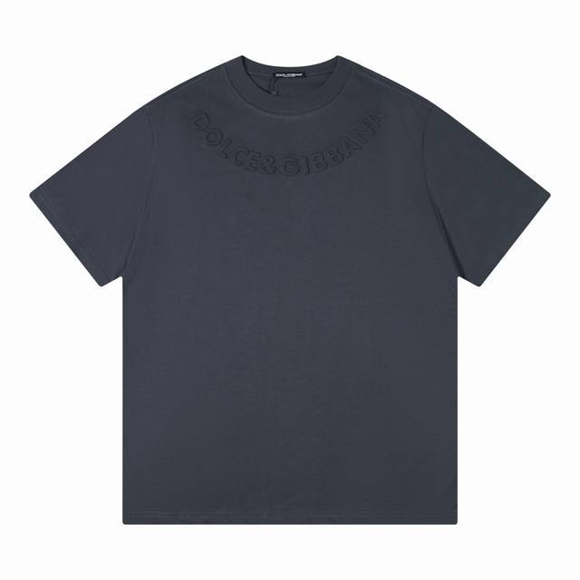 隔天 60Ss早春新品 Dg 压花字母 260克圆领短袖T恤 官方同步 高版本 高品质 时尚个性 百搭潮流 纯原品质 原版面料 吊牌 领标 水洗麦 三标齐全 颜