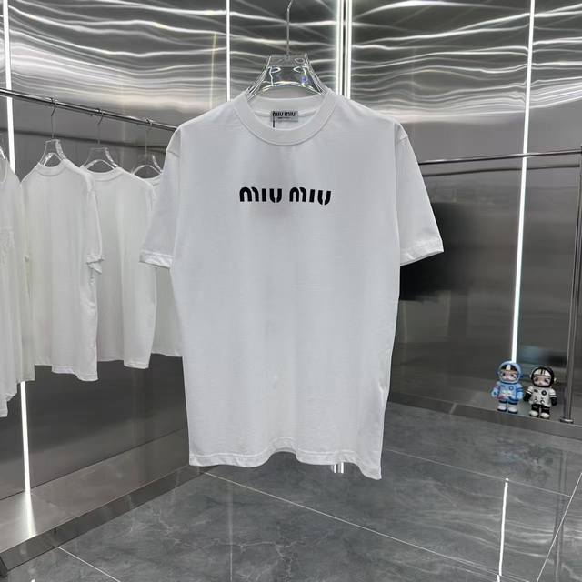Miu Miu 秋冬新款 厚板硅胶工艺 260G短袖T 实物很棒男女同款宽松版 尺码S M L Xl Xxl 五个码 黑色 白色 浅绿色