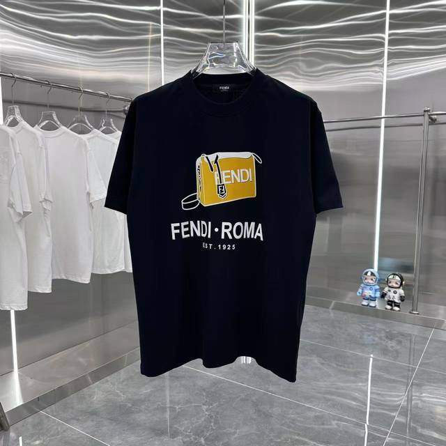 芬迪 2025春夏新款260克短袖T恤 植绒印花工艺 男女同款宽松版 S M L Xl Xxl 五个码 黑色 白色 咖啡色