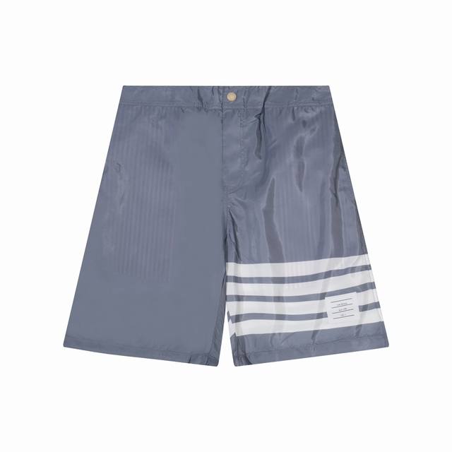 Tb科技压胶四杠短裤 ｜锦纶面料，上身感十足舒适；高科技环保压胶材料，很高级 内里拉链门襟，完败魔术贴版本 彩色色织布包边工艺，档次高级 值得注意 蓝色面料反复
