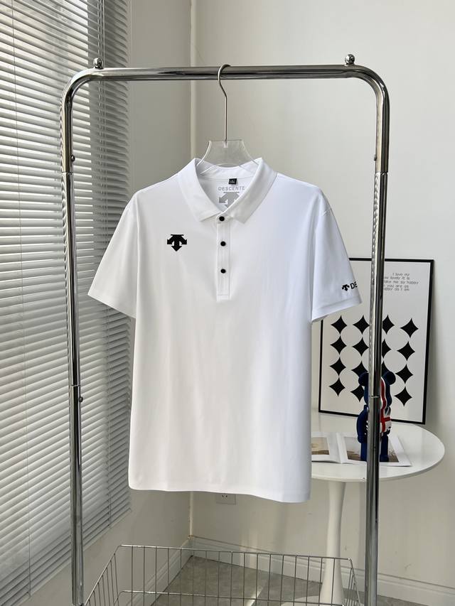 8809# 细节图 速干Polo Descente迪桑特 春夏男士女士同款运动休闲翻领短袖Polo衫T恤 适宜春夏穿着的轻薄短袖 高品质运动属性面料制成，触感细