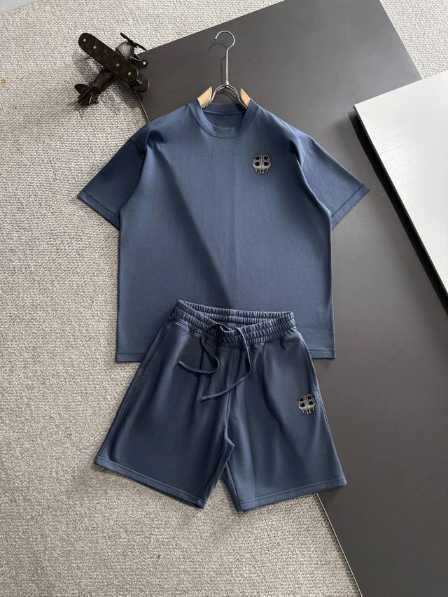隔天出货 Balenciaga 巴黎世家 高品质 2025春夏新款松紧带休闲重工水洗套装，蜡染牛肚吸汗透气，专柜定制面料 透气舒适度高，细节无可挑剔，品牌元素设
