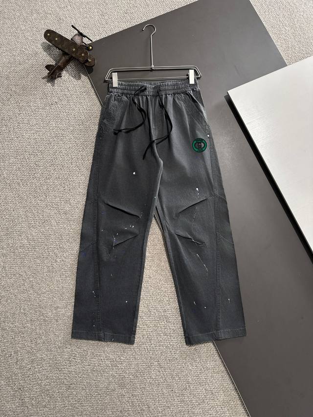 隔天出货 Gucci 2025春夏新款松紧带休闲裤，薄款专柜定制面料 透气舒适度高，细节无可挑剔，品牌元素设计理念，体现高品质。手感细腻柔软！呈现休闲裁剪，上身